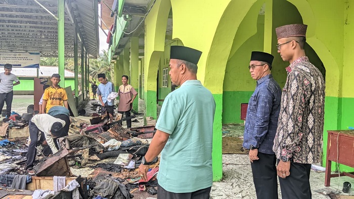 Kakankemenag Rohul Tinjau Lokasi Kebakaran di Ponpes Darussalam Kabun