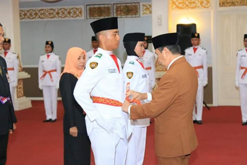 Gubri Kukuhkan Paskibra  Provinsi Riau 2019