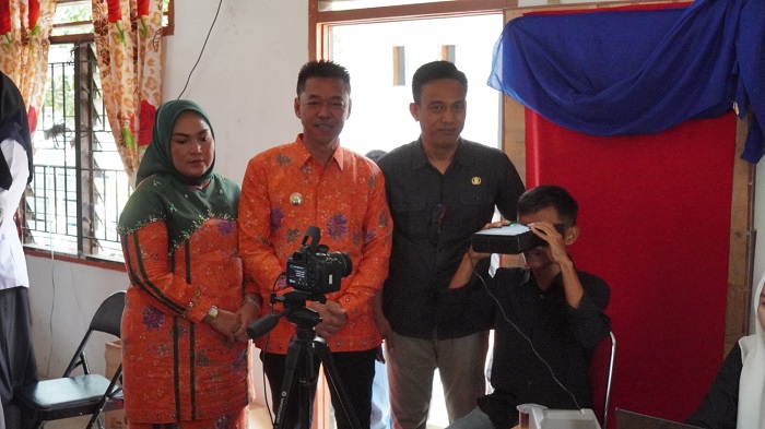 Bupati Rohil Pantau Percepatan Pelayanan Adminduk bagi Suku Bonai di Babussalam Pujud