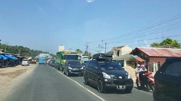 Tetap Hati-hati! Jalintim  Rengat-Pangkalan Kerinci Padat Kendaraan