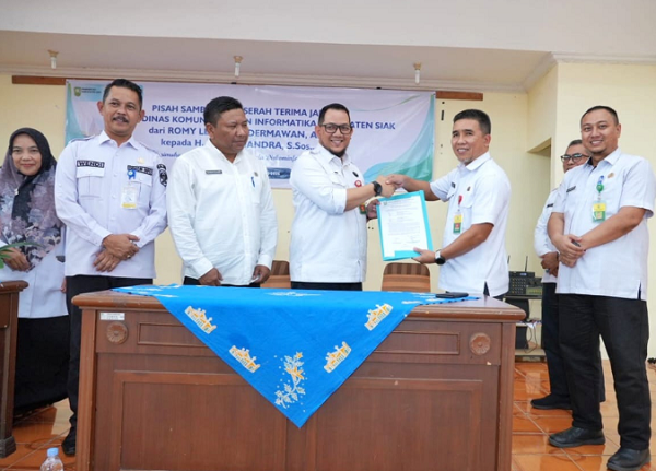 Sertijab, Romy Lesmana  ke Dinas Pendidikan, Rozi Chandra Pimpin Kadis Kominfo