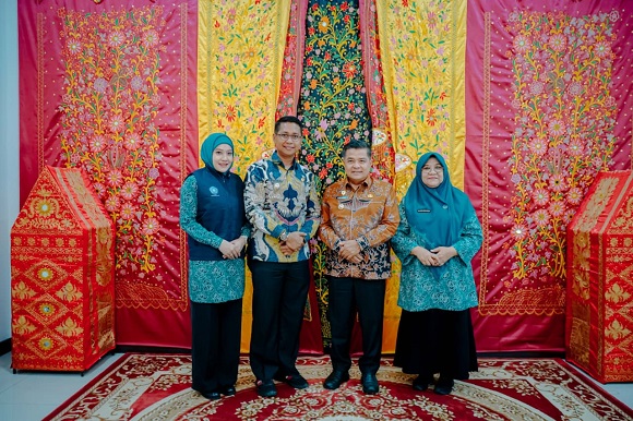 Pemkab Rohil Tegaskan: Perjalanan Wabup ke Sumbar Menyalurkan Bantuan Bencana Pakai Dana Pribadi