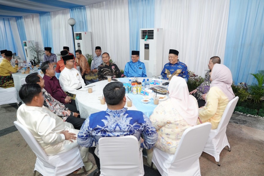 Pererat Sinergi di Hari Kemenangan, Bupati Rohil H. Bistamam Silaturahmi ke Kediaman Gubernur Riau