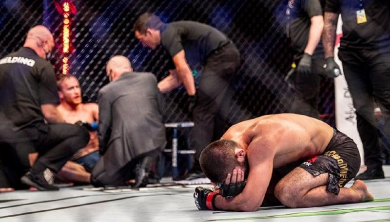Khabib Nurmagomedov  Menangis Usai Habisi Justin Gaethje di Abu Dhabi