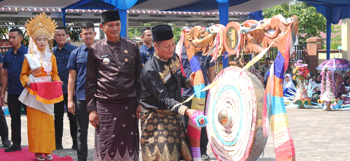 Bupati Buka Festival Pacu Jalur Tradisional Rayon 1