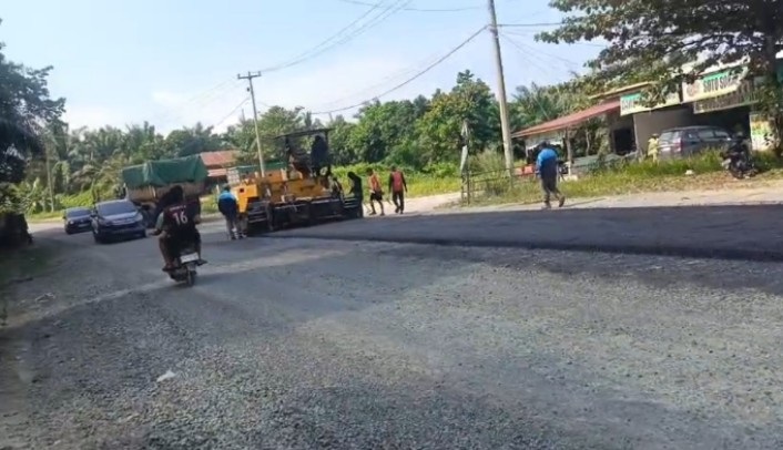 UPTJJ Wilayah I PUPR Riau Perbaiki Ruas Jalan Maredan-Simpang Buatan Siak