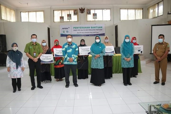 PKK Siak Dan PT RAPP Berikan Bantuan PMT dan Peralatan Posyandu Untuk Lima Kecamatan 