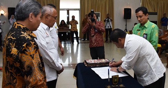 Bupati Bengkalis Tandatangani MoU Peningkatan Maturitas SPIP dan Kapabilitas APIP