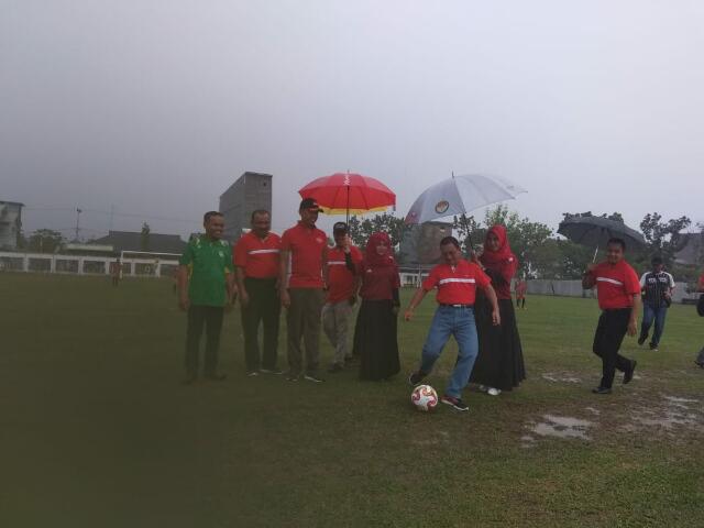 Sekda Surya Arfan Buka Turnamen Sepakbola Antar SMA se-Rohil