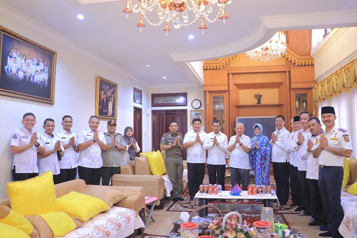 Pj Walikota Silaturahmi ke Rumah Mantan Gubernur Riau Saleh Djasit
