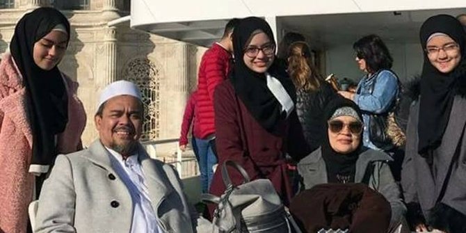 Sudah 2 Tahun di Arab Saudi, FPI: Habib Rizieq Bukan Tak Mau Pulang, tapi Tak Bisa!