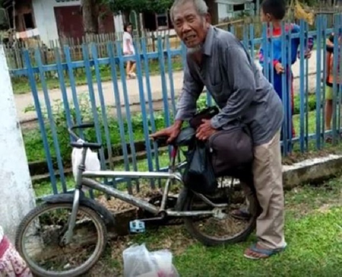 Cari Anaknya, Kakek Ini Nekat Bersepeda dari Pulau Jawa ke  Kampar-Riau 