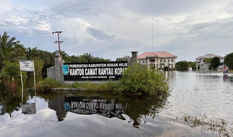 Dua Kantor Camat Terendam Banjir, Polres Rohil Cari Lokasi Lain untuk Penyimpanan Logistik Pemilu