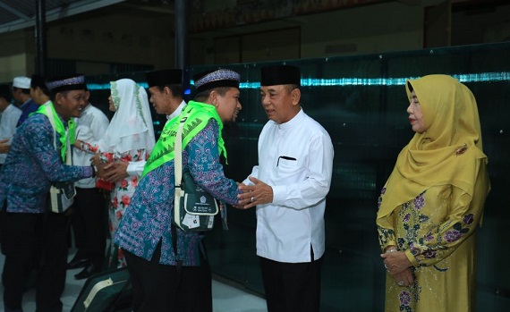 Bupati Pelalawan Lepas JCH Kloter 9 Asal Kampar & Pelalawan