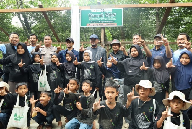 Sekolah Alam Bakau di Siak Cetak Generasi Penjaga Pesisir