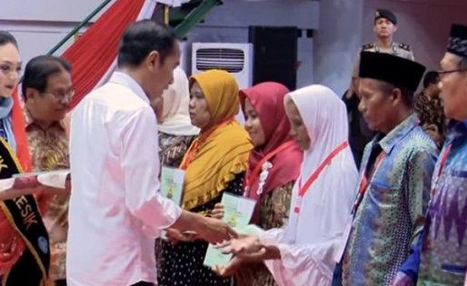 Jokowi Heran, Atikah Minjam Rp20 juta untuk Jual Es Degan  Itupun Sering Ditangkap Satpol PP, ''Jangan Begitulah...!''