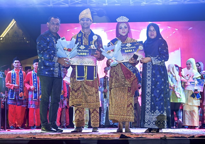 Sekda Rohil Buka secara Resmi Malam Grand Final Bujang Dara Rohil