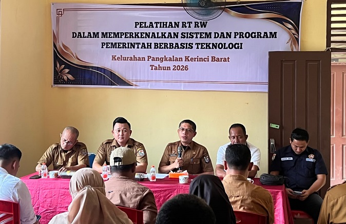 Dukung Pelayanan, Aplikasi Klik Pelalawan Diperkenalkan kepada Ketua RT dan RW