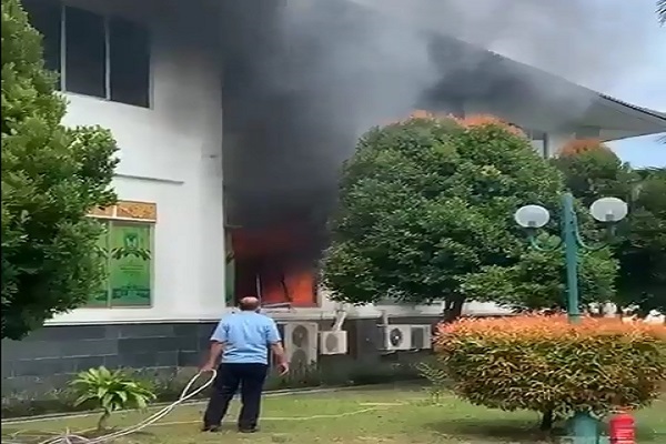 Kantor DPRD Terbakar