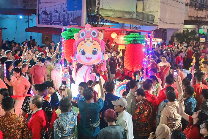 Gemerlap Lampion di Kota Bagansiapiapi, Wabup Rohil Lepaskan Pawai Perayaan Cap Goh Meh