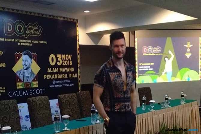 Dinilai Kampanyekan LGBT, FPI Ancam Bubarkan Konser Calum Scott di Pekanbaru