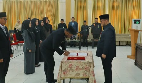 Asisten Rozi Lantik 9 pejabat Fungsional Kabupaten Siak