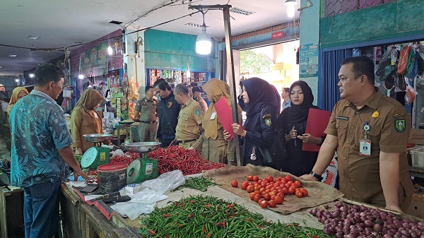 Disdagperin Bengkalis Bersama Tim Satgas Pangan Lakukan Sidak Pasar di Pasar Terubuk Bengkalis
