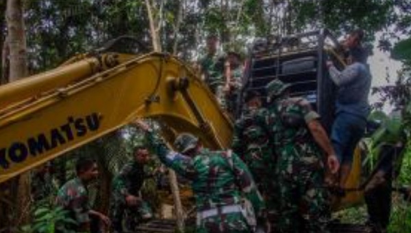 Rambah 120 Hektar Hutan Giam Siak Kecil, Eskavator Pengusaha Ditangkap Aparat Hukum