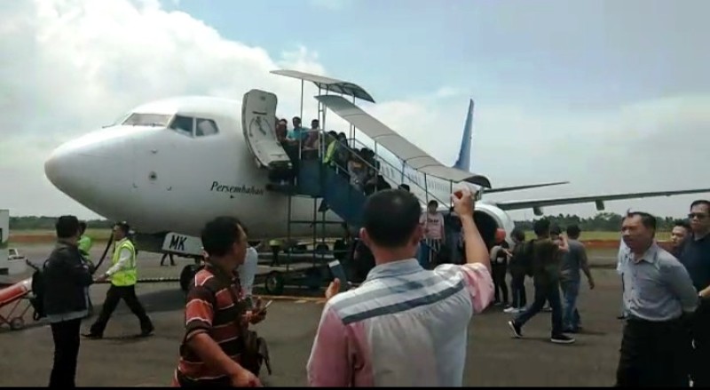 Gara-gara Bau Menyengat Durian 3 Ton,  Puluhan Penumpang Sriwijaya  Turun dari Pesawat...