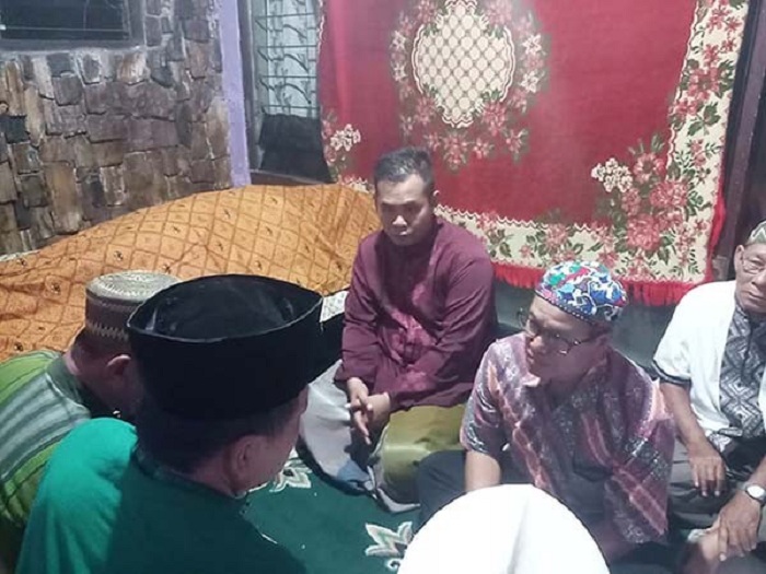 PESTA BAHAGIA BERAKHIR DUKA...Berurai Air Mata, Pasangan Pengantin Ini Dinikahkan di Depan Jenazah Ibunya