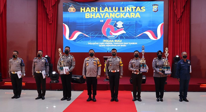 Di HUT Polantas Ke 66, Satlantas Polres Rohul Terima Penghargaan dari Kapolda Riau