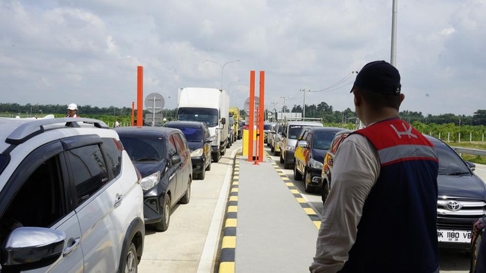 Gratis, Ruas Tol Trans Sumatera Ini Dipadati Pengendara