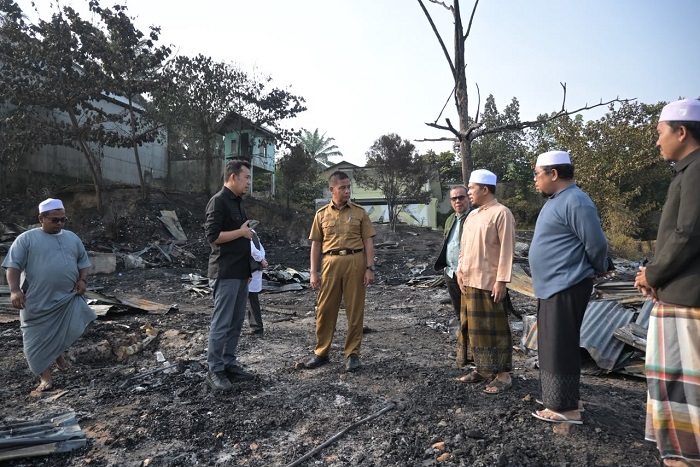 290 Asrama Ludes Terbakar, Santri Ponpes Syekh Burhanuddin Mengungsi di Tenda Darurat