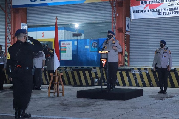105 Personel Briomob Polda Riau Diberangkatkan ke Papua