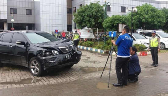 Sopir Toyota Harrier Tabrak Polisi dan Tukang Sayur Hingga Koma 