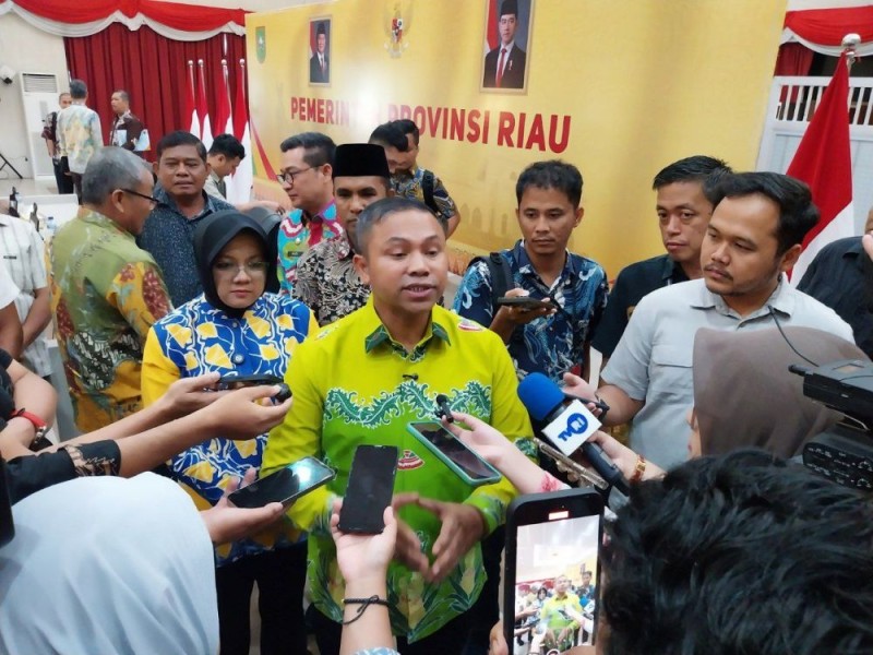 Tak Ada Alasan! Gubernur Riau Abdul Wahid Desak Perusahaan Segera Mutasi Kendaraan Operasional