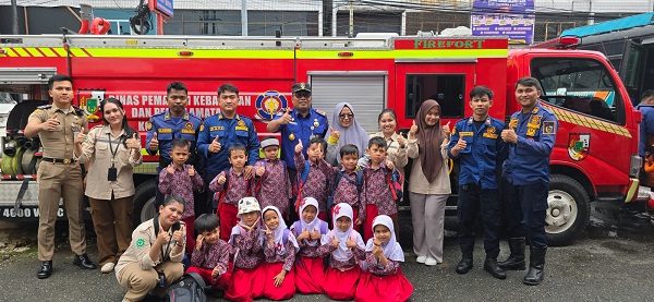 Damkar Pekanbaru Beri Edukasi Anak TK Tentang Profesi Petugas Damkar