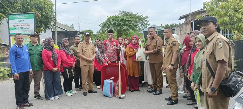 Penguatan Urban Farming, DKP Bantu Bibit Cabai, Sayur Mayur dan Saprodi pada Tiga KWT