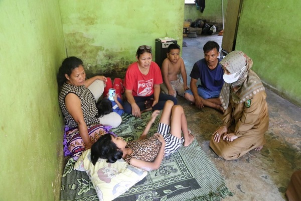 RSUD Arifin Achmad Jemput Anak Penderita Infeksi Kulit Untuk Dapatkan Pengobatan