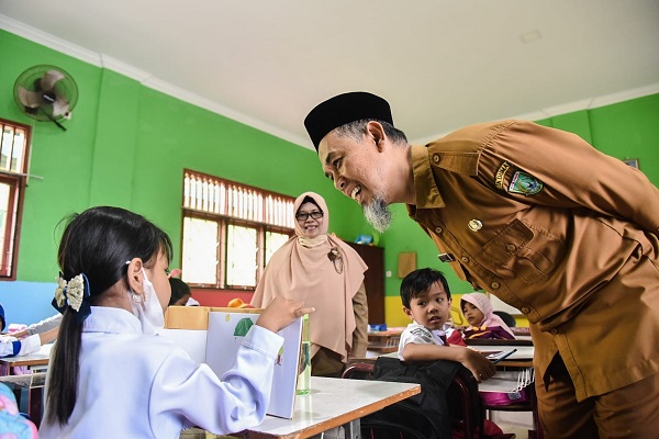 Wali Kota Tinjau Hari Pertama Masuk Sekolah di Dumai