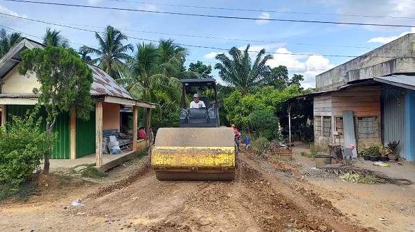 Dinas PUPR Rohul Pelihara Ruas Jalan Desa Batas-Sialang Rindang Tambusai