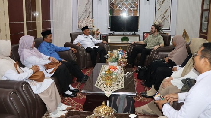 AMINEF Fulbright Hadirkan Blake Stanley jadi Asisten Guru Bahasa Inggris di  di MAN 1 Pekanbaru