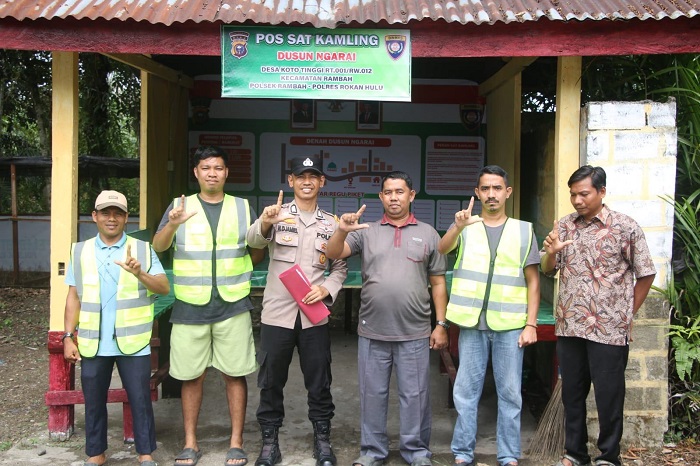 Anton Ajak Seluruh Desa Contoh Bhabinkamtibmas Koto Tinggi dalam Penguatan Satkamling