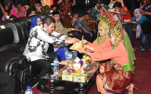 Bupati Amril Hadiri Malam Puncak Perhelatan Kesenian dan Hiburan Rakyat di Duri