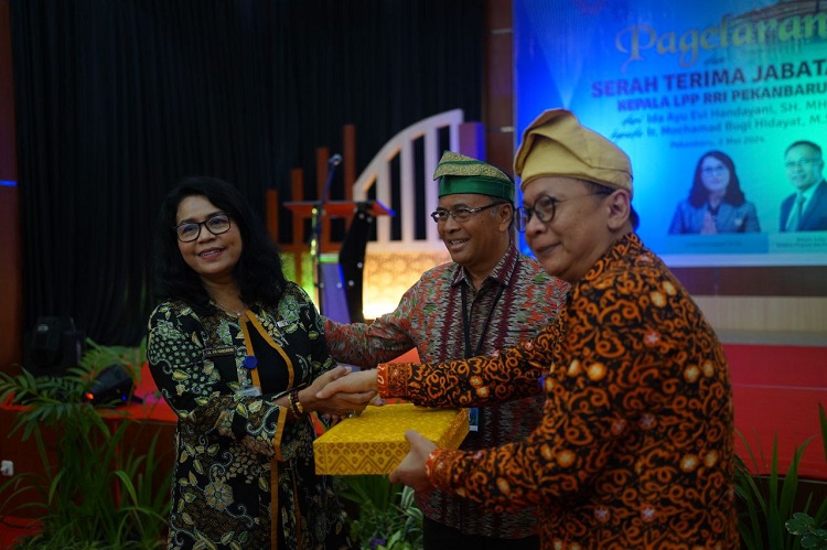 Mochamad Bugi Hidayat Resmi Nahkodai LPP RRI Pekanbaru