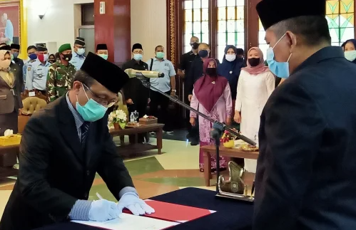 Bupati Siak  Alfedri Lantik Arfan Usman  Jadi Sekretaris Daerah dengan Protokol Kesehatan,  Ini Pesannya...