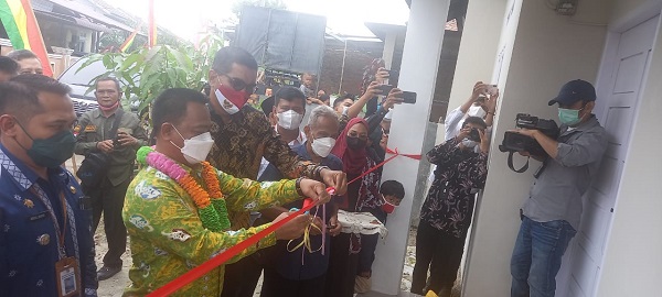Kompak, Muhammad  Jamil dan Parisman Ikhwan  Hadiri Penyerahan Bantuan Rumah Layak Huni PT Anugerah Riau Mustika