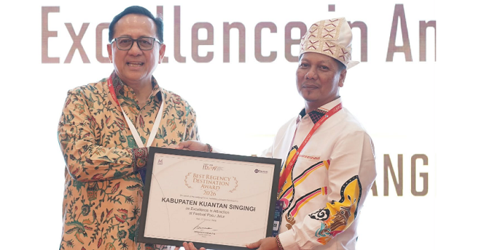 Pacu Jalur Kuansing Raih Penghargaan Best Regency Destination Award 2026 di Bali