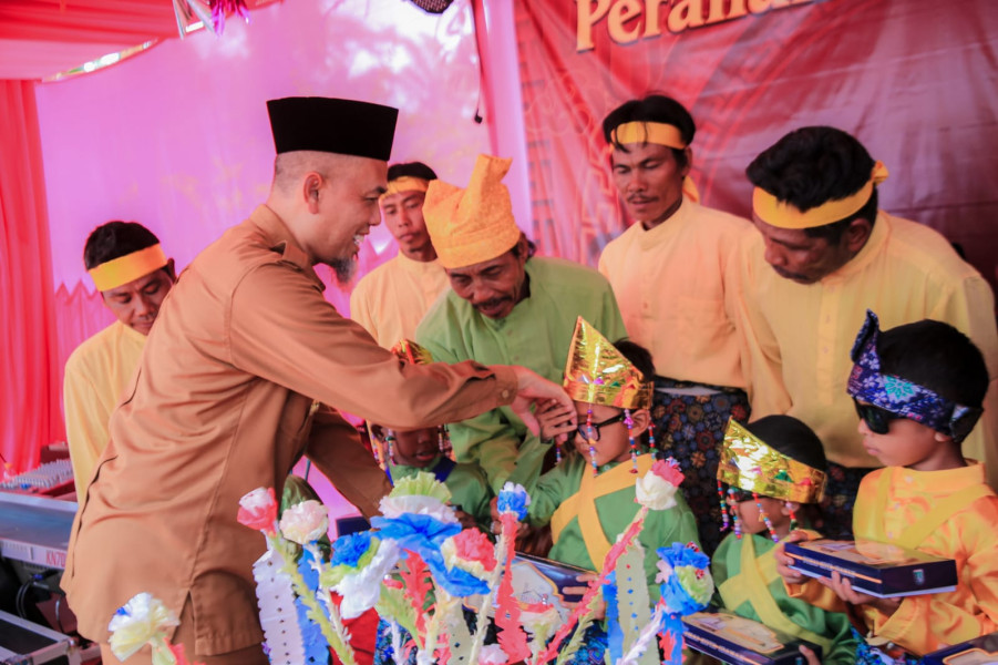 Batin Suku Akit dan Peranakan Suku Akit Kota Dumai Resmi Dikukuhkan, Wali Kota: Mari Bersinergi Membangun Dumai