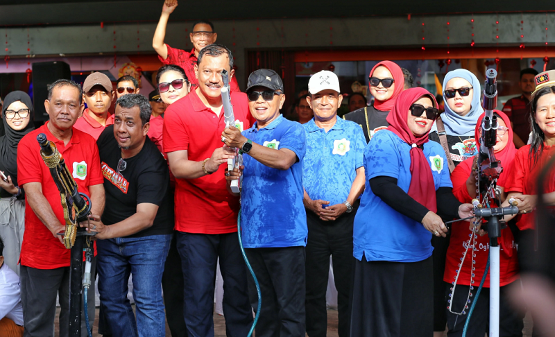 Bupati Asmar Buka Festival Perang Air Cian Cui